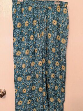 Natura blue floral wide leg capris XXL